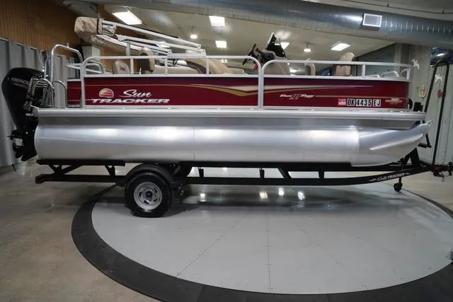 Slide: The Image of Sun Tracker Bass Buggy 18 DLX 2023 - 6