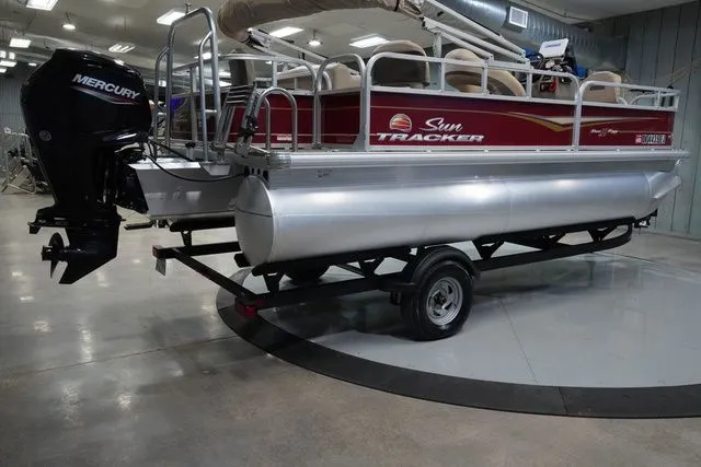 Slide: The Image of Sun Tracker Bass Buggy 18 DLX 2023 - 7