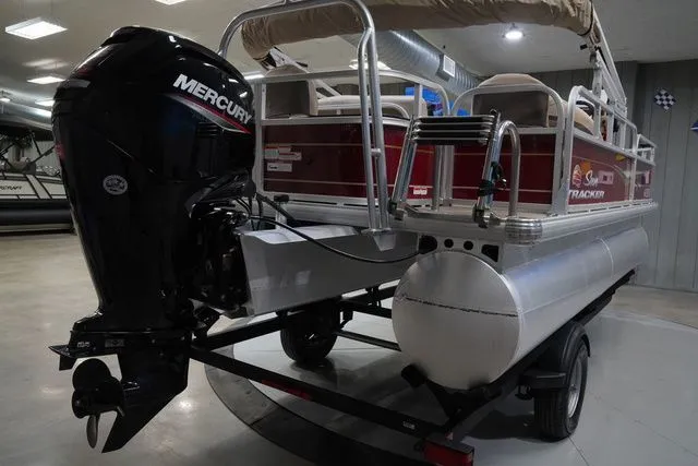 Slide: The Image of Sun Tracker Bass Buggy 18 DLX 2023 - 8