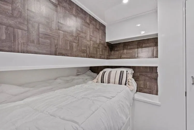 Slide: The Image of 1984 Ocean Yachts Super Sport - Image 29 - 29