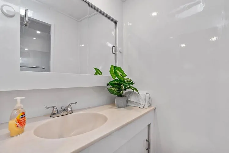 Slide: The Image of 1984 Ocean Yachts Super Sport - Image 26 - 26