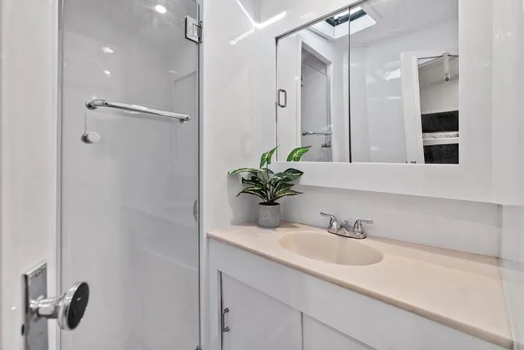 Slide: The Image of 1984 Ocean Yachts Super Sport - Image 28 - 28