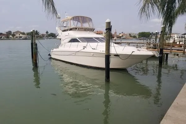 Slide: The Image of Sea Ray 400 Sedan Bridge 1998 - 4