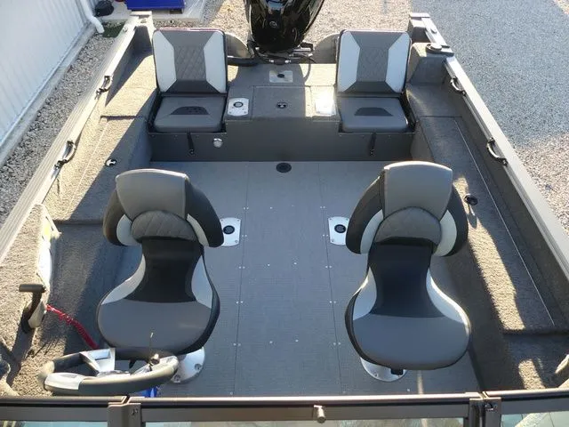 Slide: The Image of G3 Angler V 19 FS 2026 - 26