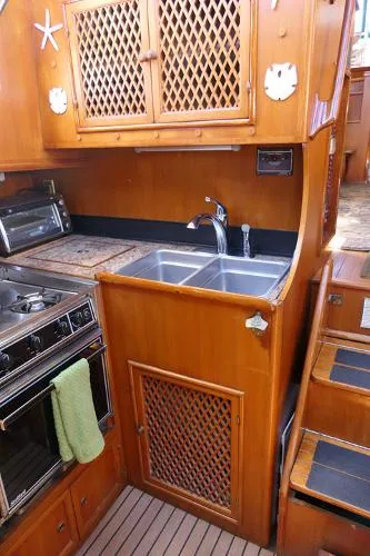 Slide: The Image of Tung Hwa Offshore 38 Sundeck 1985 - 11