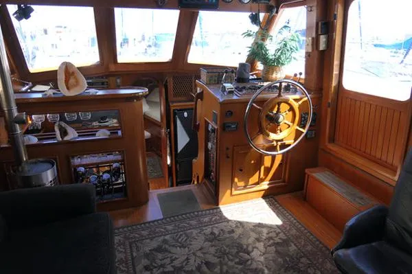 Slide: The Image of Tung Hwa Offshore 38 Sundeck 1985 - 3