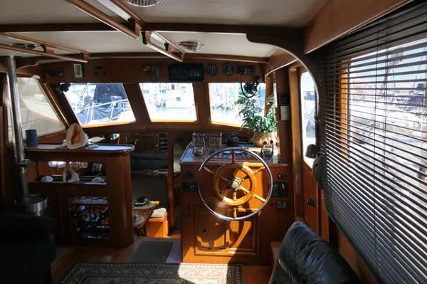 Slide: The Image of Tung Hwa Offshore 38 Sundeck 1985 - 4