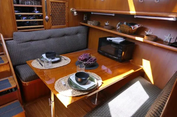 Slide: The Image of Tung Hwa Offshore 38 Sundeck 1985 - 6