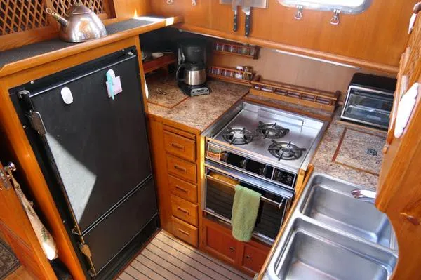 Slide: The Image of Tung Hwa Offshore 38 Sundeck 1985 - 9
