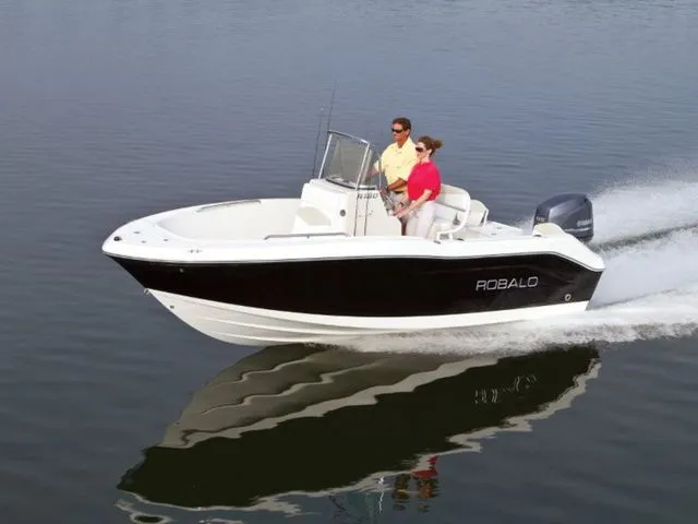 The Image of Robalo R180 Center Console 2015 - 1