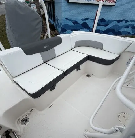 Slide: The Image of Robalo R242 Explorer 2018 - 3