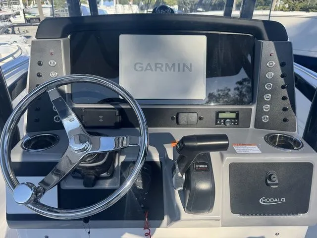 Slide: The Image of Robalo R230 Center Console 2026 - 15