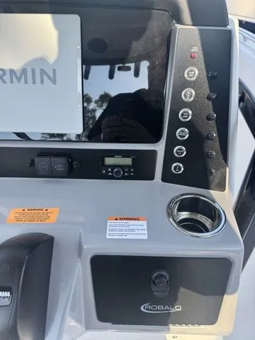 Slide: The Image of Robalo R230 Center Console 2026 - 16