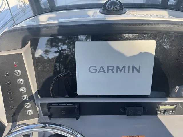 Slide: The Image of Robalo R230 Center Console 2026 - 17