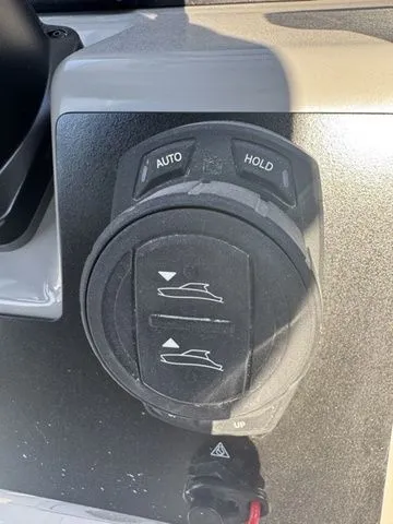 Slide: The Image of Robalo R230 Center Console 2026 - 18