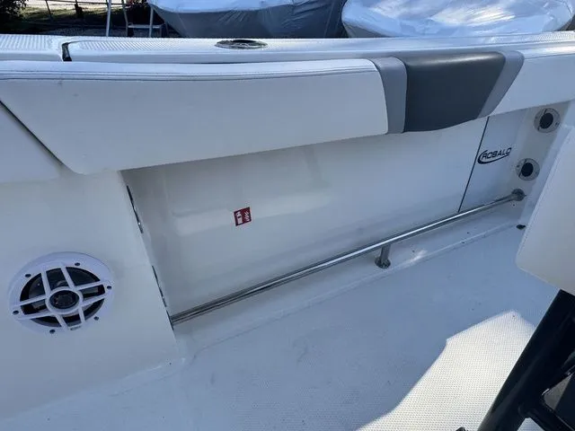 Slide: The Image of Robalo R230 Center Console 2026 - 20