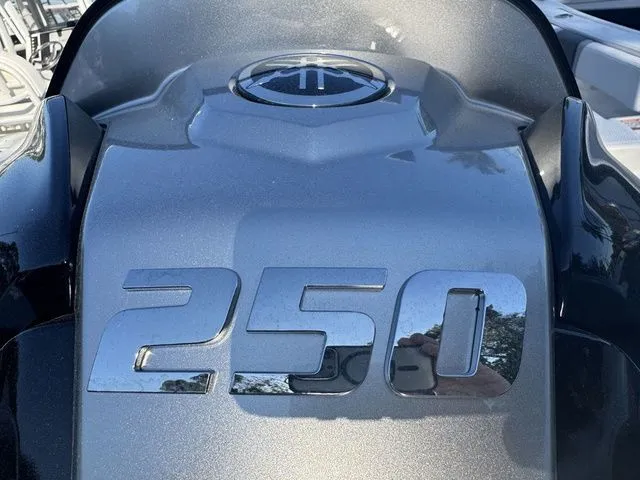 Slide: The Image of Robalo R230 Center Console 2026 - 23