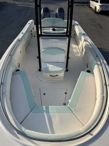 Slide: The Image of Robalo R242 2020 - 20