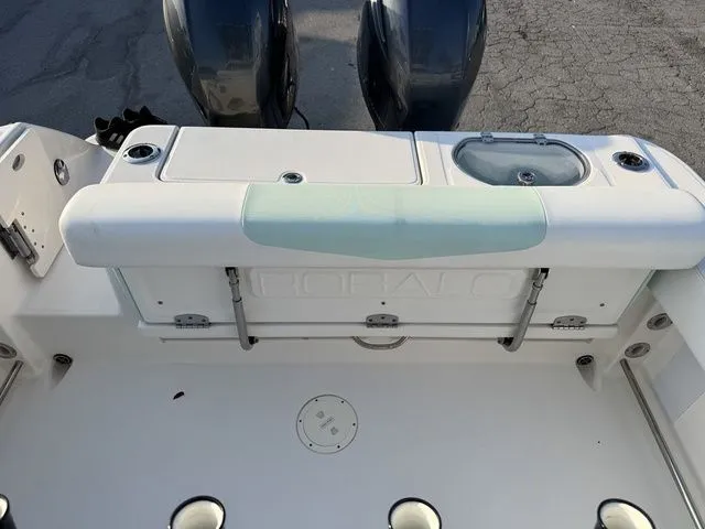 Slide: The Image of Robalo R242 2020 - 23