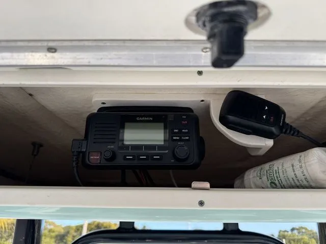 Slide: The Image of Robalo R242 2020 - 25