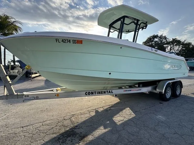 Slide: The Image of Robalo R242 2020 - 3