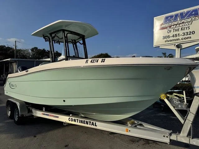 Slide: The Image of Robalo R242 2020 - 6