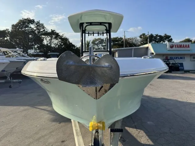 Slide: The Image of Robalo R242 2020 - 7