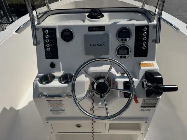 Slide: The Image of Robalo R180 Center Console 2016 - 10
