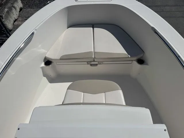 Slide: The Image of Robalo R180 Center Console 2016 - 11