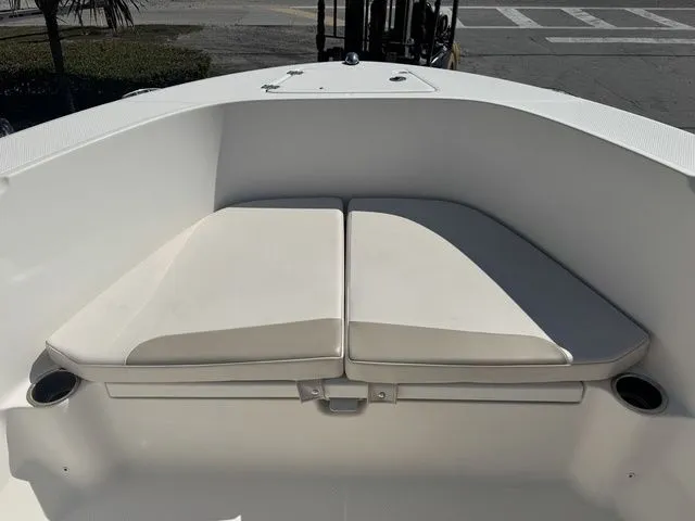 Slide: The Image of Robalo R180 Center Console 2016 - 12