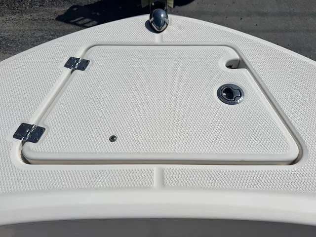 Slide: The Image of Robalo R180 Center Console 2016 - 13