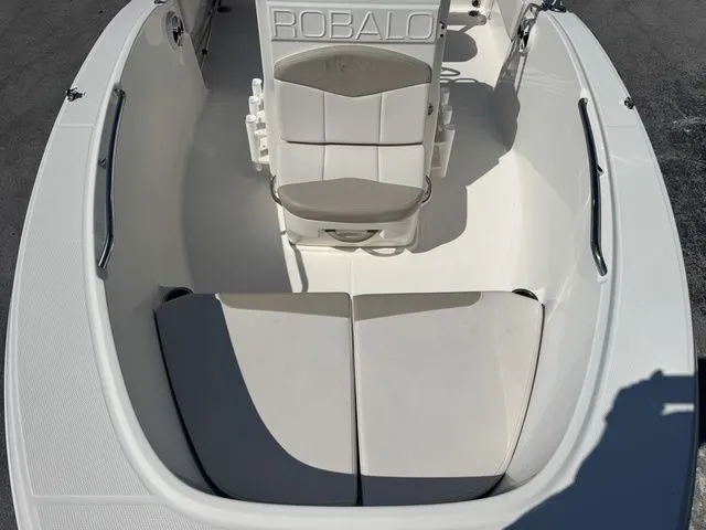 Slide: The Image of Robalo R180 Center Console 2016 - 14