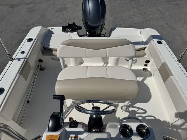 Slide: The Image of Robalo R180 Center Console 2016 - 19