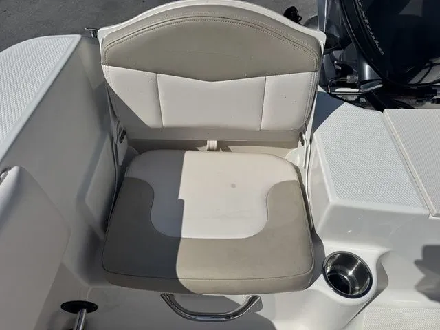 Slide: The Image of Robalo R180 Center Console 2016 - 23