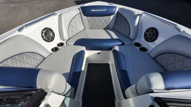 Slide: The Image of MasterCraft X30 2015 - 10