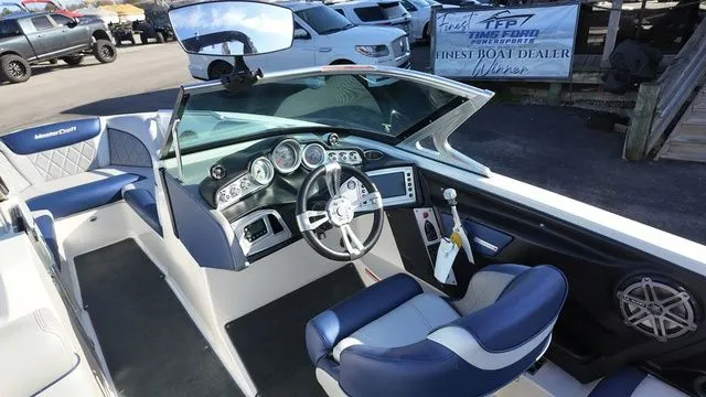 Slide: The Image of MasterCraft X30 2015 - 12