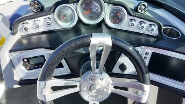 Slide: The Image of MasterCraft X30 2015 - 13