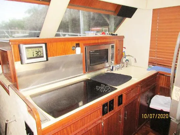 Slide: The Image of Hatteras 55 Convertible 1981 - 7