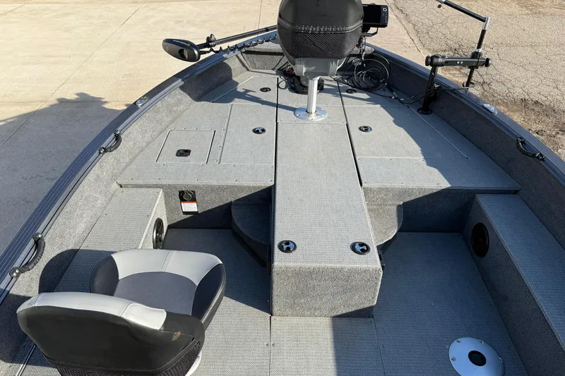 Slide: The Image of 2022 G3 Angler V17 T fishing boat interior with seating and equipment. - 19