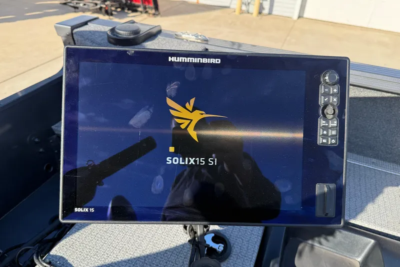 Slide: The Image of Humminbird SOLIX 15 SI fish finder on 2022 G3 Angler V17 T boat. - 22