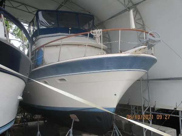 Slide: The Image of Kha Shing 36 SunDeck 1985 - 0