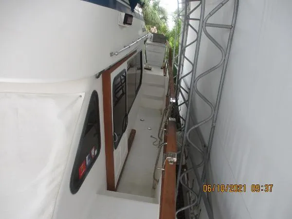 Slide: The Image of Kha Shing 36 SunDeck 1985 - 10