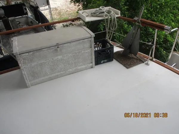 Slide: The Image of Kha Shing 36 SunDeck 1985 - 11