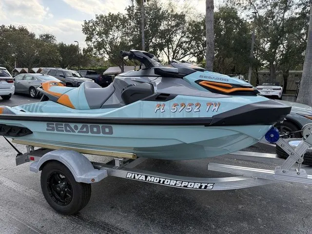 Slide: The Image of Sea-Doo Wake 2022 - 5