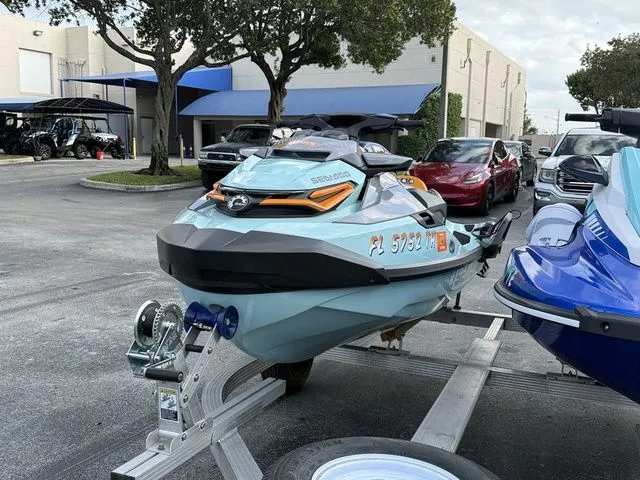 Slide: The Image of Sea-Doo Wake 2022 - 7