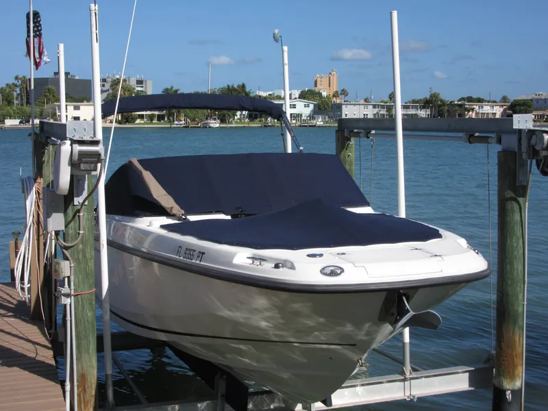 Slide: The Image of Boston Whaler Vantage 2014 - 0