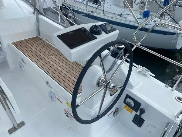 Slide: The Image of Beneteau OCEANIS 30.1 #142 2021 - 2