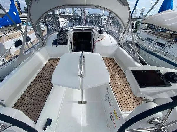 Slide: The Image of Beneteau OCEANIS 30.1 #142 2021 - 9