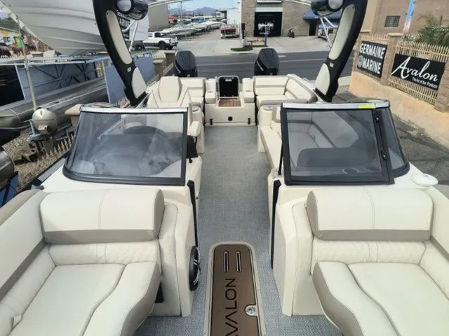 Slide: The Image of Avalon Excalibur LTD 2585 Twin SS 2026 - 11