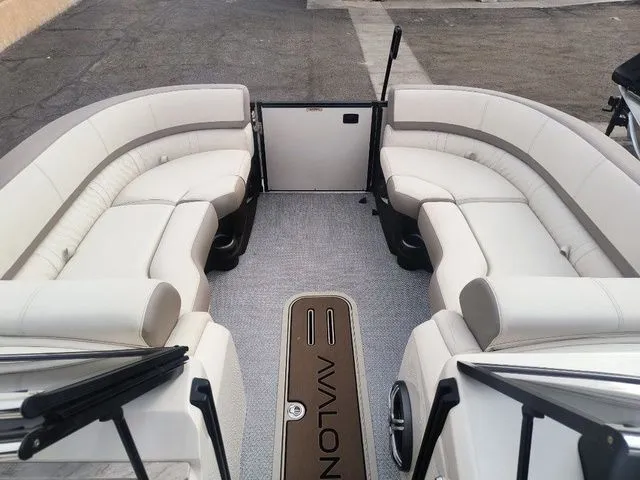 Slide: The Image of Avalon Excalibur LTD 2585 Twin SS 2026 - 25